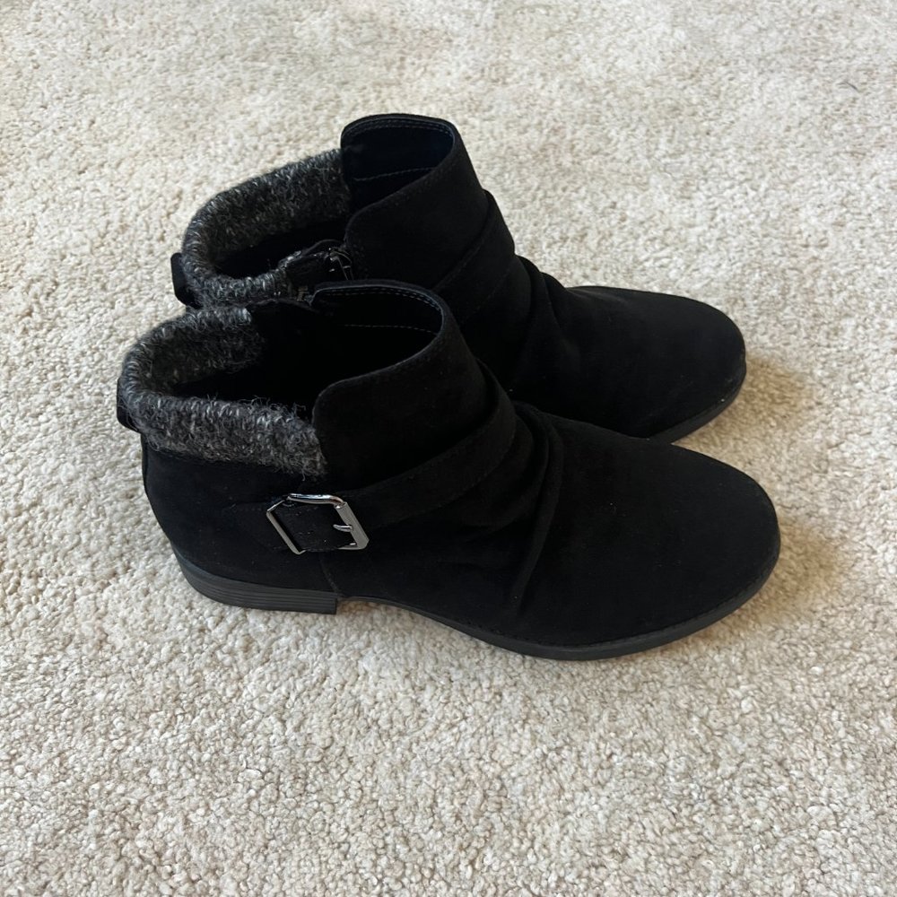 Torrid Ankle Boots Size 9.5 Wide Black Faux Suede Sweater Trimmed Buckle